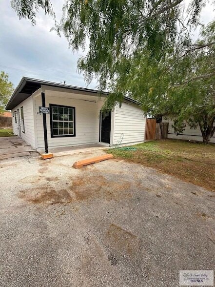 Building Photo - 203 McGregor St