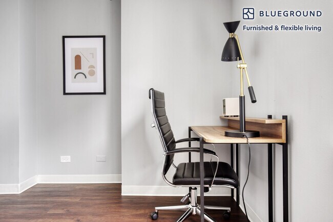 Photo - 445 E Ohio St Unidad SI FL35-ID448