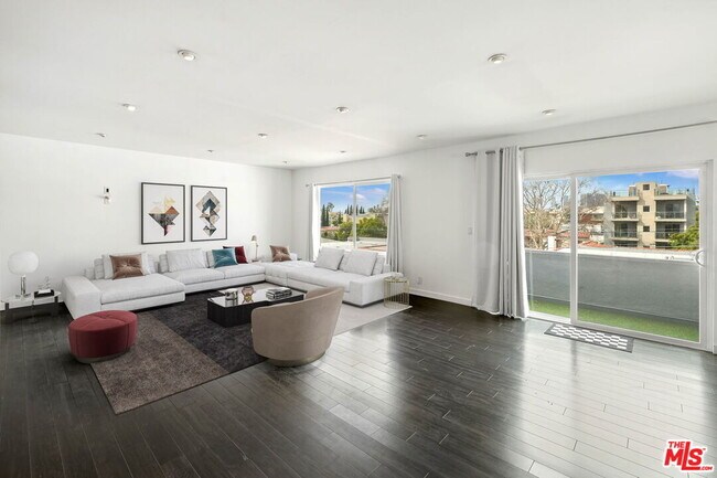 825 S Le Doux Rd Unit 303