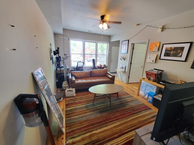 Photo - 2151 W Cullerton St