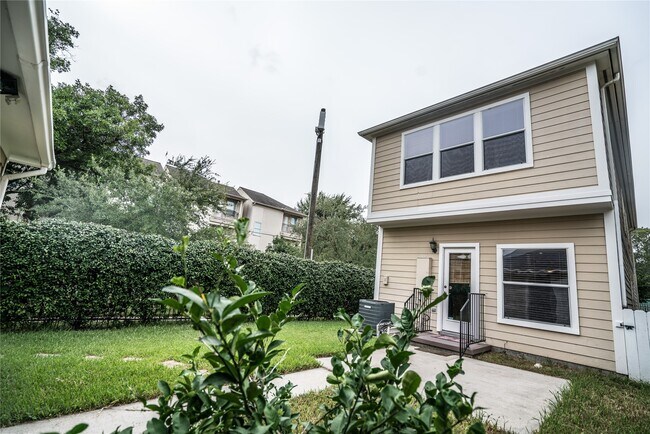 Photo - 548 W 27th St
