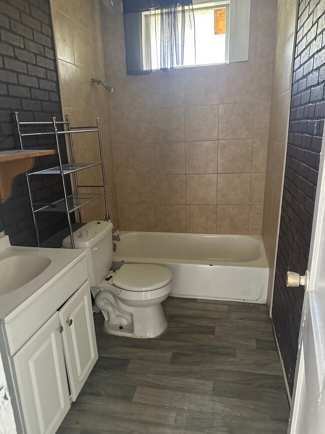 Photo - 3033 Thomas St