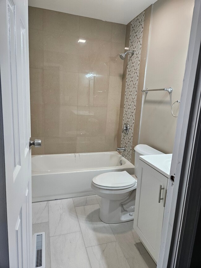 Photo - 1020 S Park Blvd