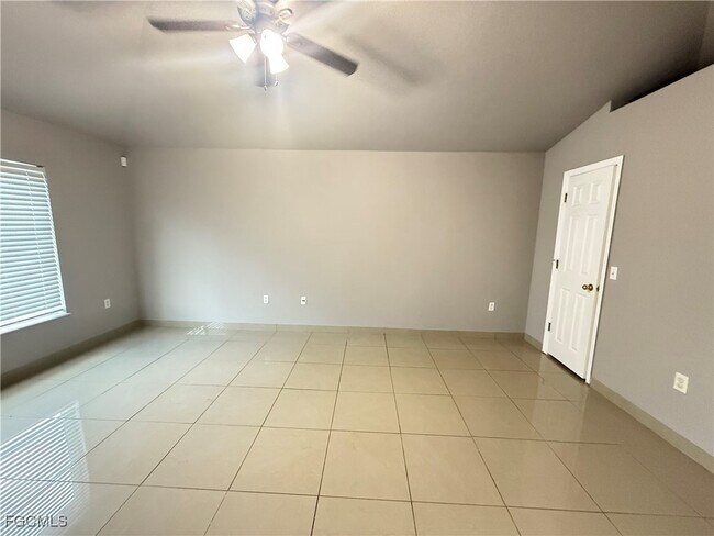 Photo - 3207 54th St W