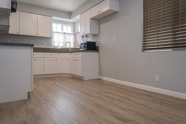 Photo - 158 W Del Amo Blvd