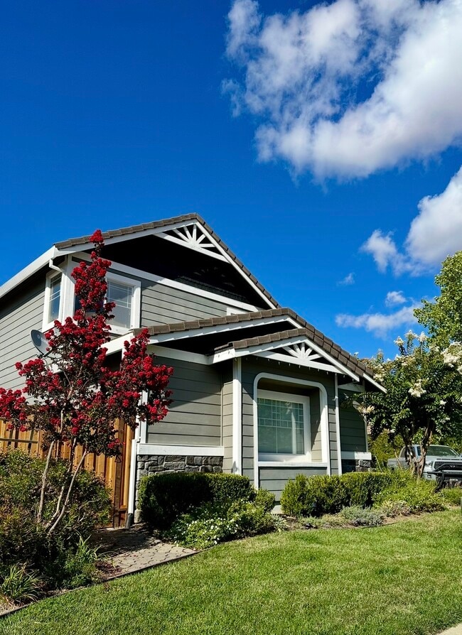 121 Gold Rush Ct