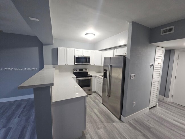 Building Photo - 300 NW 42nd Ave Unit 407 Rental