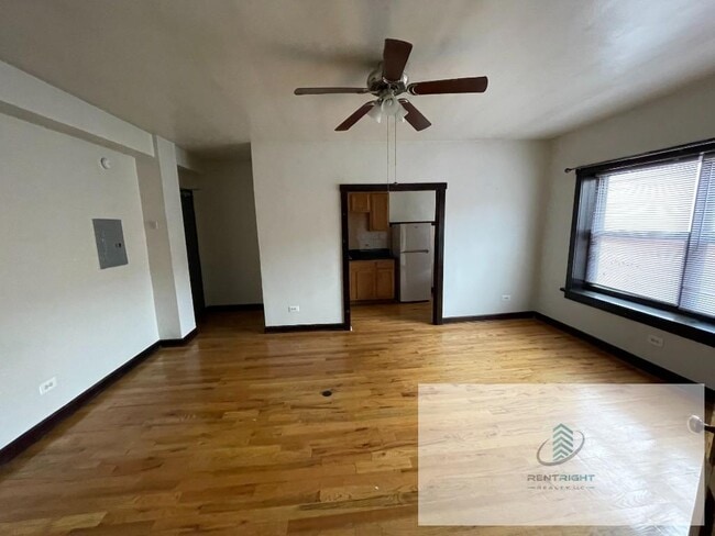 Building Photo - 4019-27 W Irving Park Rental