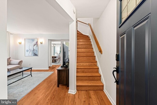 Photo - 139 Hawaii Ave NE