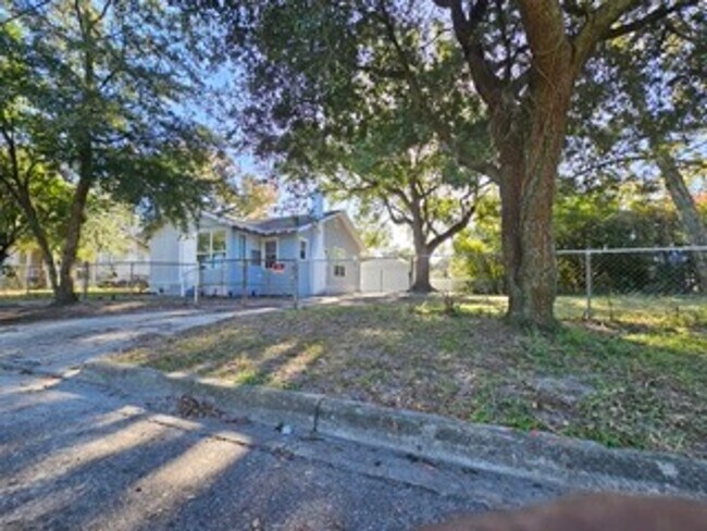 Photo - Spacious 3BR/2BA Home with Modern Amenities and Fenced Yard