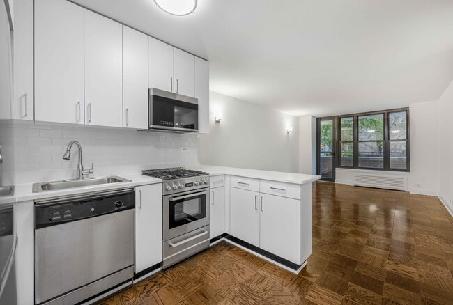 Photo - 137 E 38th St