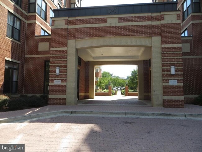 Building Photo - 2220 Fairfax Dr Unit 610 Rental