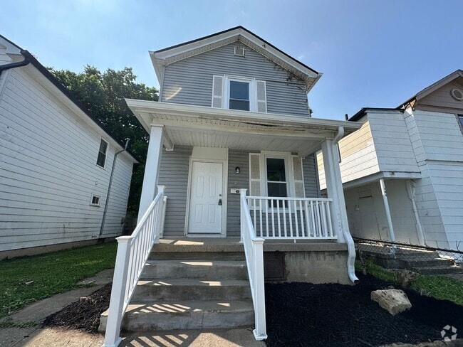 Building Photo - BEAUTIFUL RENOVATED NEW 3 BEDROOM HOUSE MI...