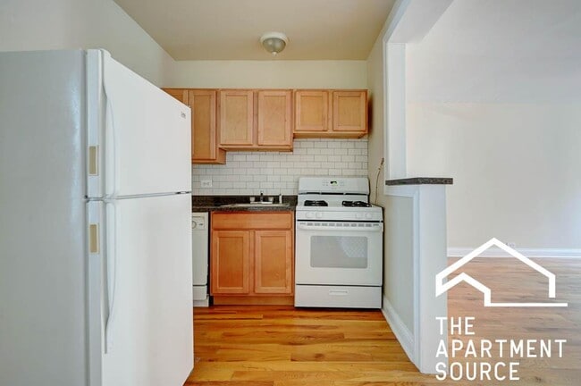Building Photo - 1350 N Dearborn St Unit 604
