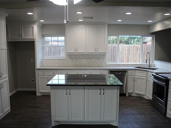 Photo - 700 Pintail Pl