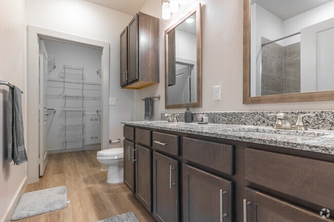 B1 2BR, 2BA - 1,079SF - Primary Bathroom