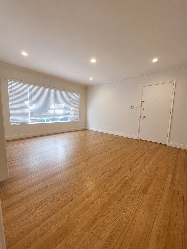 Photo - 1350 Hayworth Ave Unidad 7