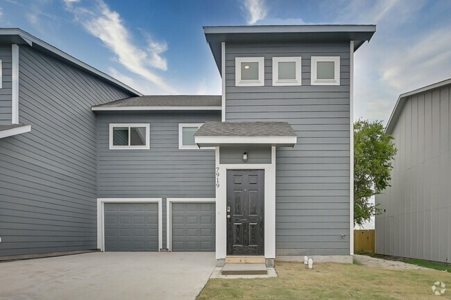 Building Photo - Spacious Duplex Living in Fort Worth, TX Rental