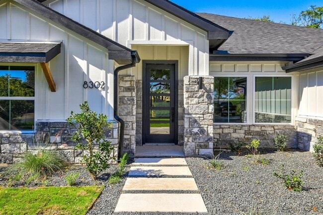 Photo - 8302 Kromer St