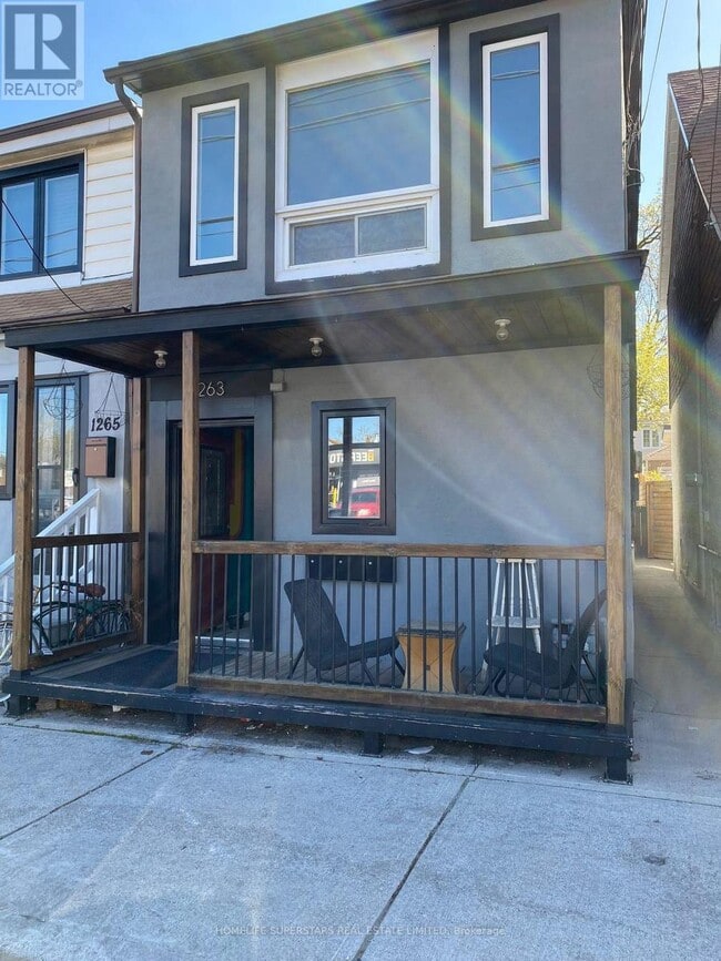 Photo - 1263 Woodbine Ave