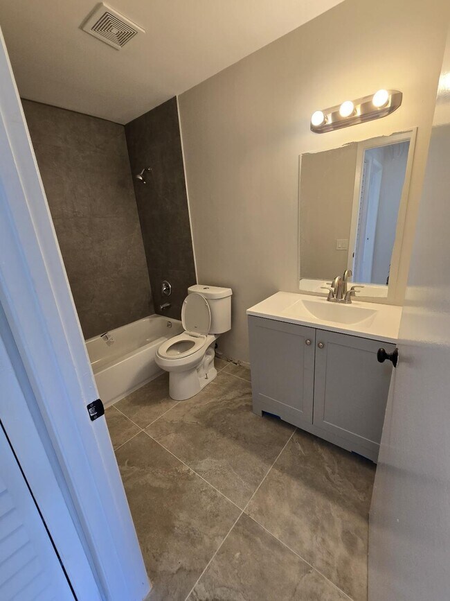 Photo - 4036 Luzon Ave