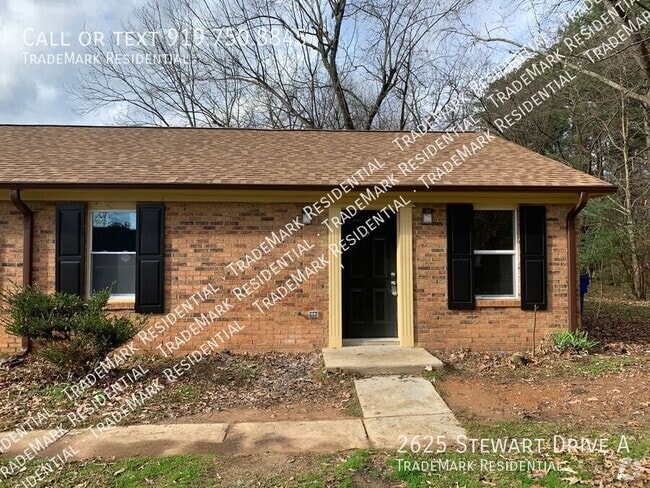 Building Photo - 2625 Stewart Dr Rental