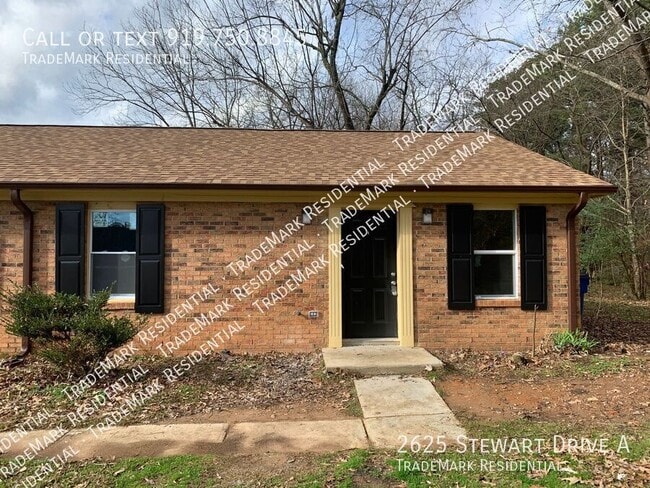 Building Photo - 2625 Stewart Dr Rental