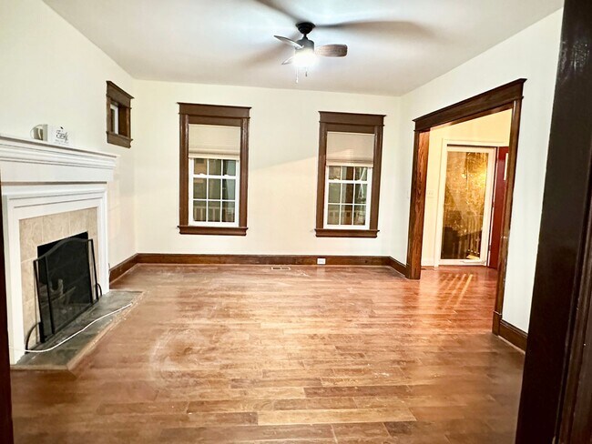 Photo - Detached 4 bed 3 bath. Pets Welcome!