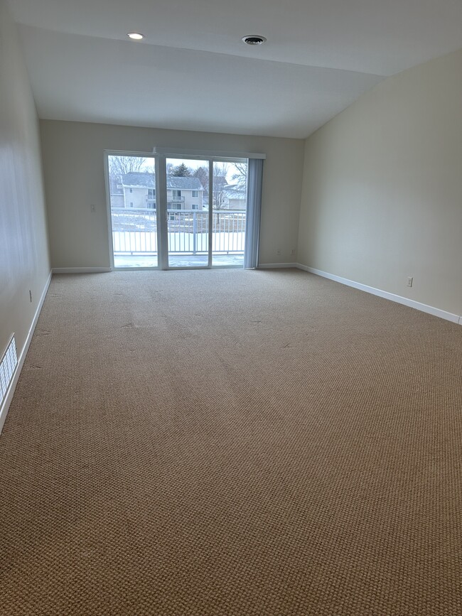 Building Photo - 252 Terraplane Dr SE