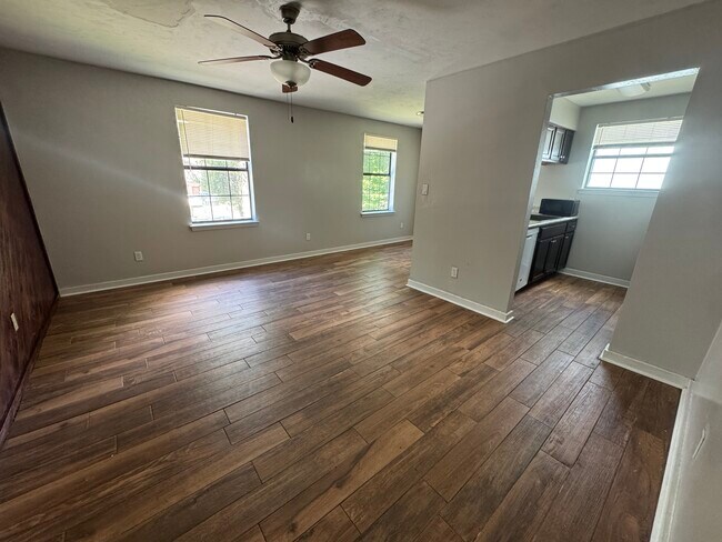 1881 Nekoma Ct Unidad C
