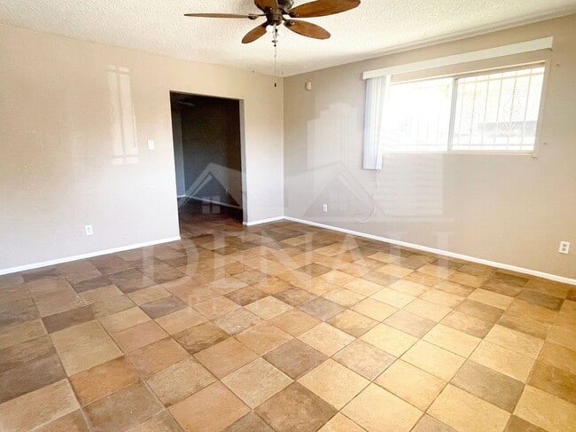 Photo - 410 E Desert Dr