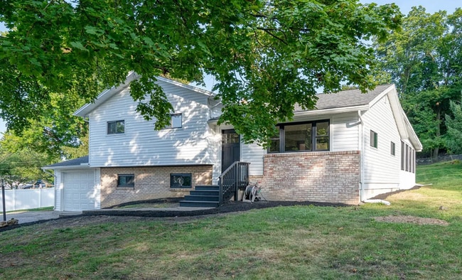 Photo - Spacious 3 bedroom home