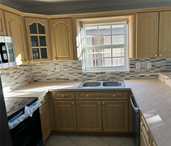 Photo - 948 E 47th St