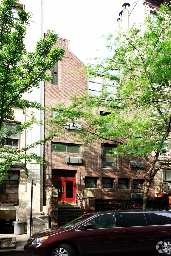 Photo - 260 W 22nd St