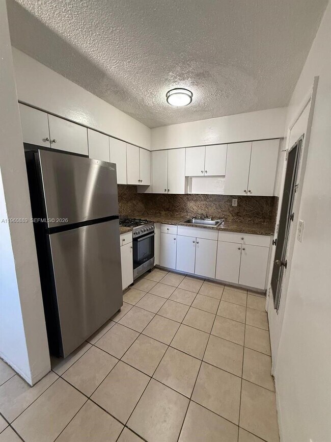 Photo - 16851 NE 18th Ave Unidad 201