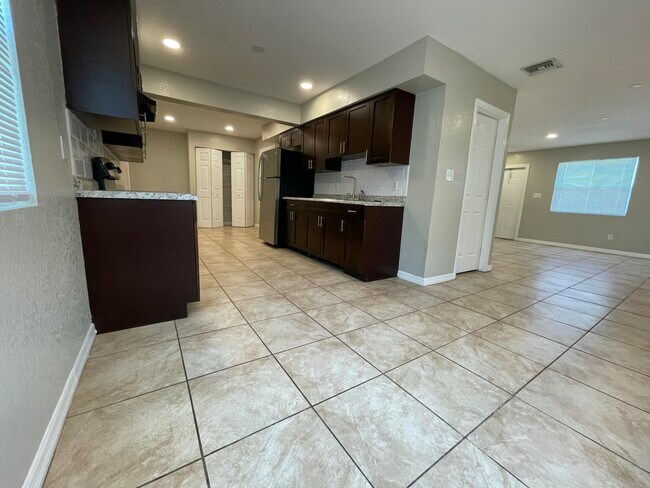 Photo - 2886 Harson Way