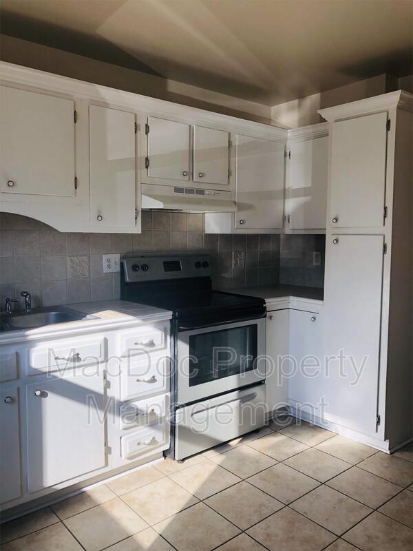 Photo - 405 Olde Greenwich Cir