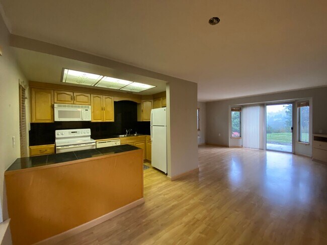 Photo - Hartz Property Management Presents: Rossmo...