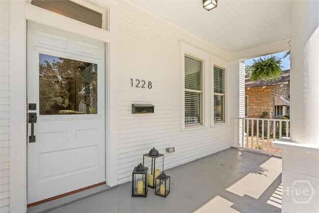 Photo - Beautifully Renovated 4-Bedroom Home with Charm & Modern Comfort – Savannah, GA