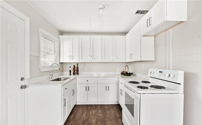 Photo - Updated 4-bedroom 2-bathroom home!  Housing accepted!!