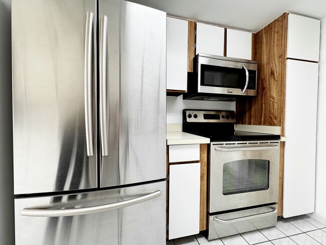 Photo - Large 2/2 in Heart of Waikiki with Central A/C & Utilities Included Unit 9C