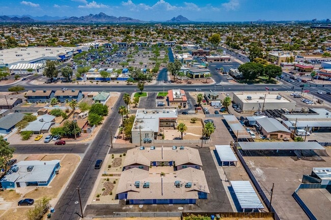 Photo - 1/2 OFF OF 1ST FULL MONTHS RENT FOR LOOK &... Unit 3515-04