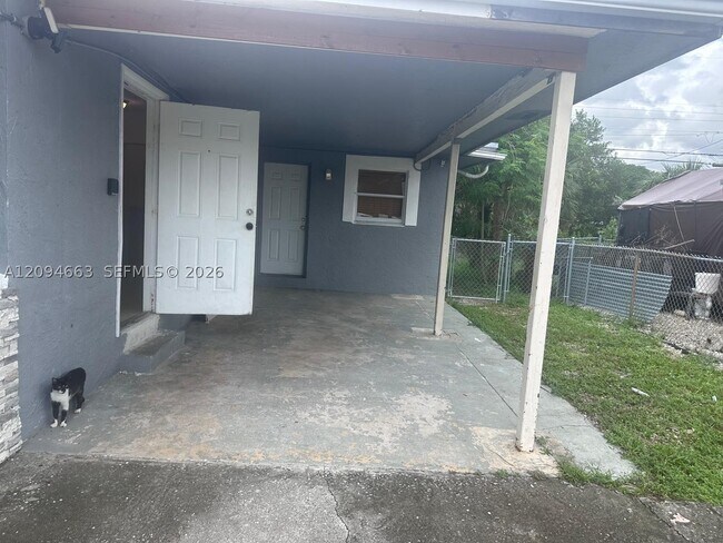 2837 NW 9th St