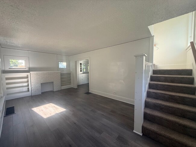 Photo - 560 Lovers Ln