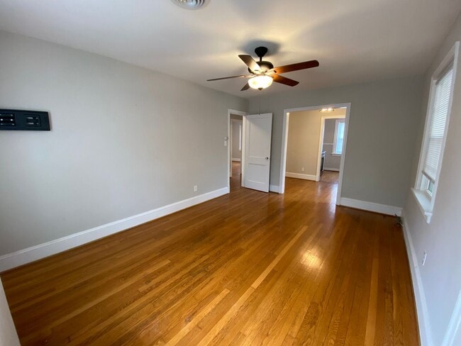 Photo - 3856 Brook Rd Unidad B