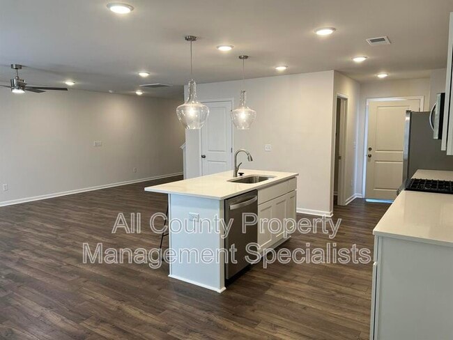 Photo - 4100 Half Mast Lp