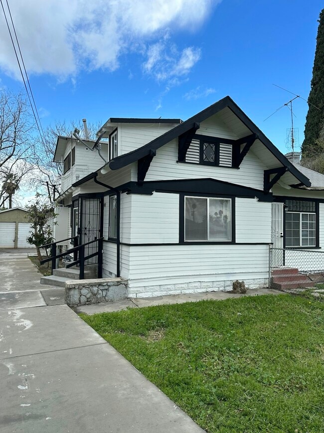 Building Photo - 3633 Kansas Ave Unit 3635 Rental