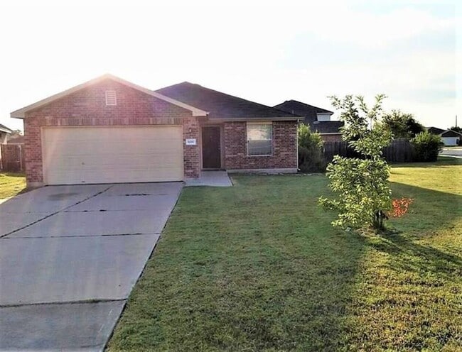 Building Photo - Amazing Corner Lot 3 Bed 2 Bath Home