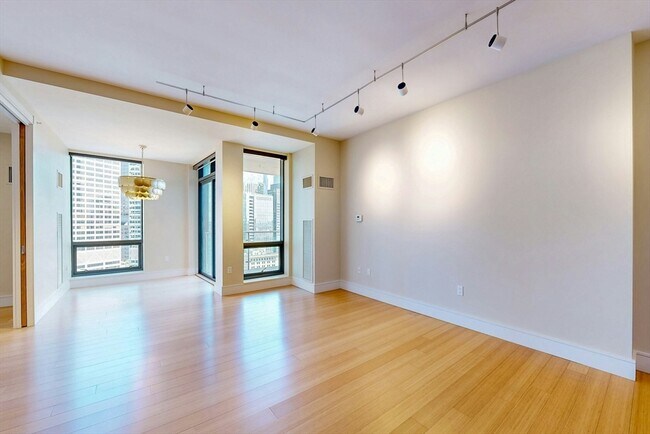 Photo - 45 Province St Unidad 2303