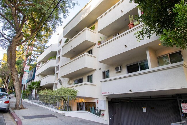 Photo - 960 Larrabee St Unidad 222